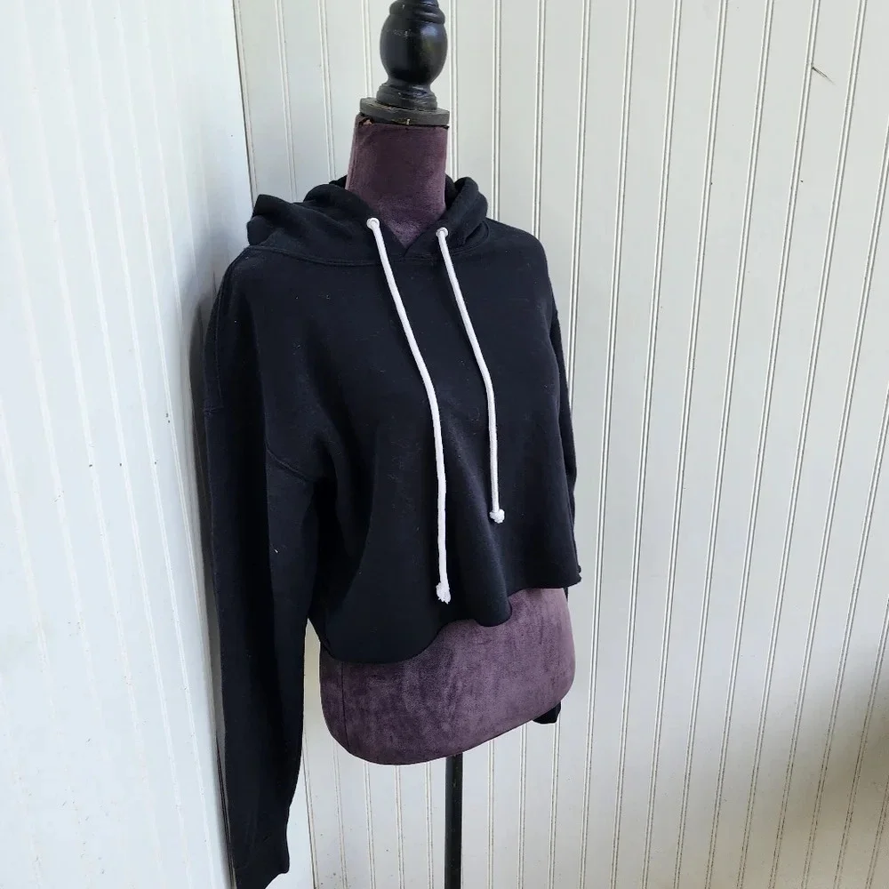 Wild Fable Women’s Cropped Hoodie Sweatshirt Black Ebony Pullover Sz M - Picture 2 of 10